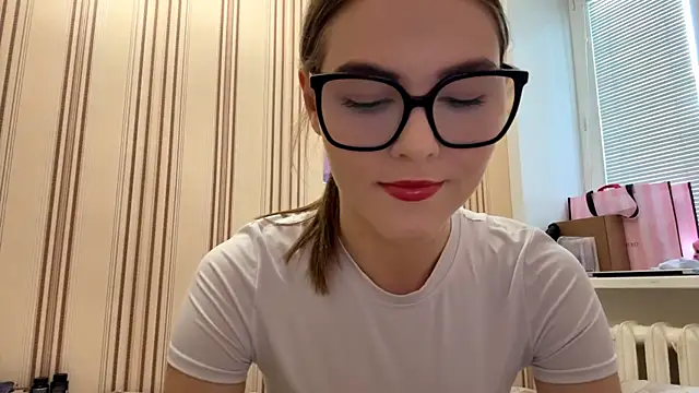 MiaWonderind online show from 06-25-26, 12:09
