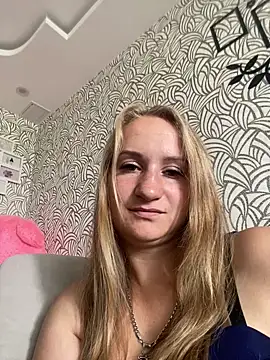 Emilia kis online show from 06-13-26, 09:40