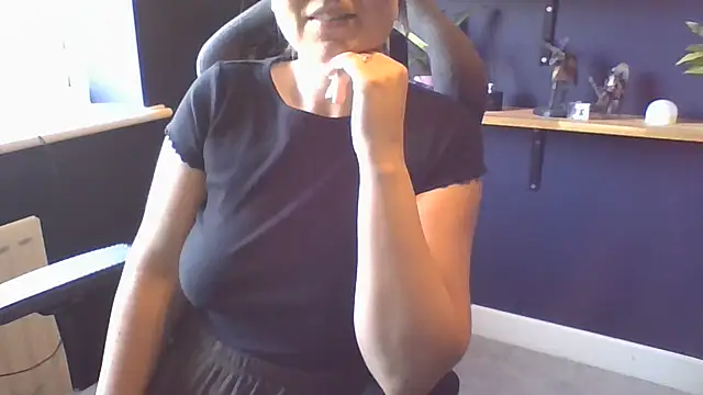 EvieXP online show from 07-08-26, 02:32