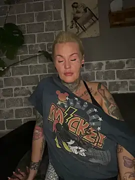 InkedMissLaBaehm online show from 07-08-26, 10:36
