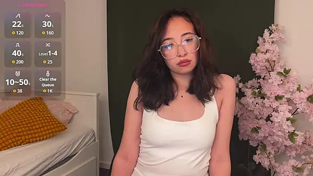 Snapshot of Hannari_ chatting on 06-15-26, 10:28 Hannari online show from 06-15-26, 10:28