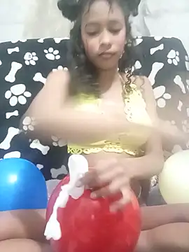 Snapshot of AlmaDream chatting on 06-19-26, 03:44 AlmaDream online show from 06-19-26, 03:44