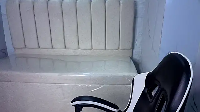 Alana fox tx online show from 06-11-26, 07:45
