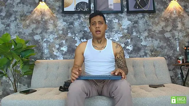 Snapshot of Alejandro_and_Deiby chatting on 06-17-26, 10:39 Alejandro and Deiby online show from 06-17-26, 10:39