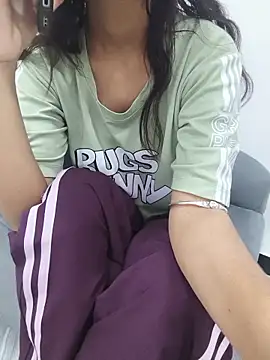 Snapshot of raina_143- chatting on 06-19-26, 03:27 raina 143- online show from 06-19-26, 03:27