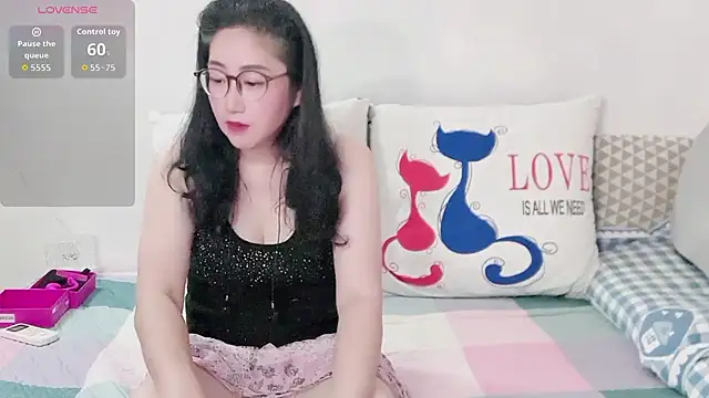 Snapshot of alisa-baby-666 chatting on 06-11-26, 01:42 alisa-baby-666 online show from 06-11-26, 01:42
