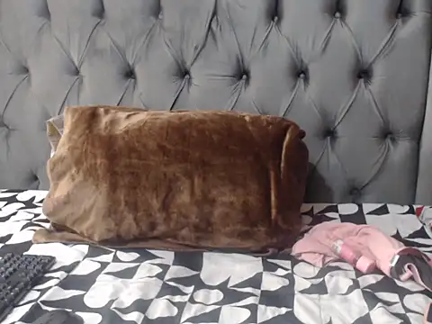 Loyal Alisha online show from 06-19-26, 03:11