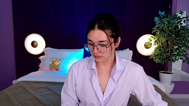 Snapshot of MaddieMeyer chatting on 07-16-26, 03:45 MaddieMeyer online show from 07-16-26, 03:45