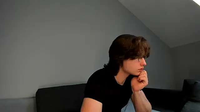Snapshot of Valo_Cross chatting on 06-14-26, 11:34 Valo Cross online show from 06-14-26, 11:34
