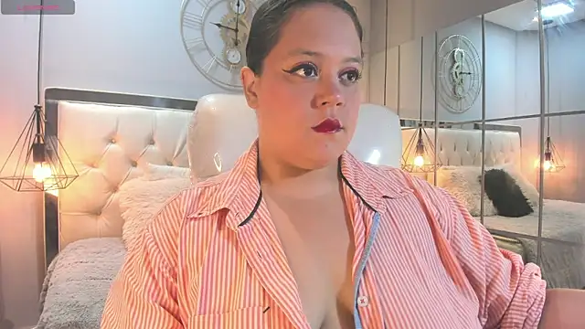 Snapshot of zara_moon1 chatting on 06-20-26, 03:31 zara moon1 online show from 06-20-26, 03:31