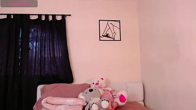 Snapshot of Veronica_M chatting on 06-21-26, 06:10 Veronica M online show from 06-21-26, 06:10