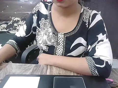 Snapshot of Bold-Divya1 chatting on 06-25-26, 04:12 Bold-Divya1 online show from 06-25-26, 04:12