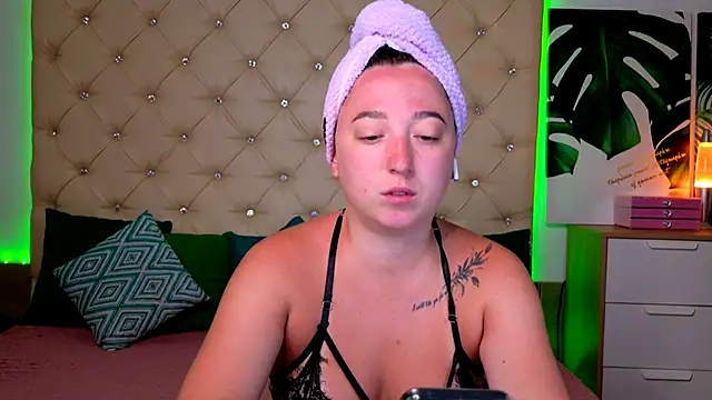 AVA MAXIMUS online show from 07-01-26, 04:58