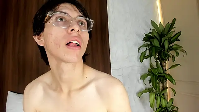 AlexParkerr  online show from 08-03-26, 12:21