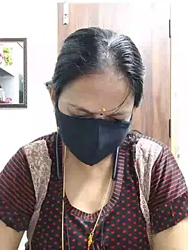 Snapshot of Tamil_white_beauty chatting on 06-14-26, 09:28 Tamil white beauty online show from 06-14-26, 09:28