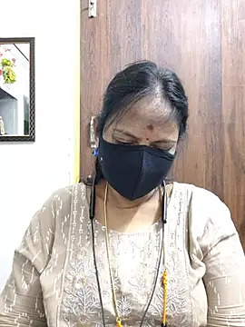 Snapshot of Tamil_white_beauty chatting on 06-15-26, 10:50 Tamil white beauty online show from 06-15-26, 10:50