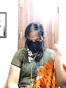 Snapshot of Tamil_white_beauty chatting on 06-21-26, 05:15 Tamil white beauty online show from 06-21-26, 05:15
