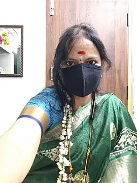 Snapshot of Tamil_white_beauty chatting on 06-30-26, 01:01 Tamil white beauty online show from 06-30-26, 01:01