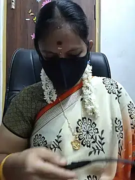 Snapshot of Tamil_white_beauty chatting on 08-04-26, 05:26 Tamil white beauty online show from 08-04-26, 05:26