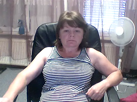 Snapshot of MoonLady40 chatting on 06-21-26, 02:30 MoonLady40 online show from 06-21-26, 02:30
