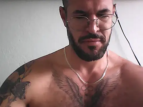 Snapshot of mrbighairychest chatting on 07-07-26, 03:27 mrbighairychest online show from 07-07-26, 03:27