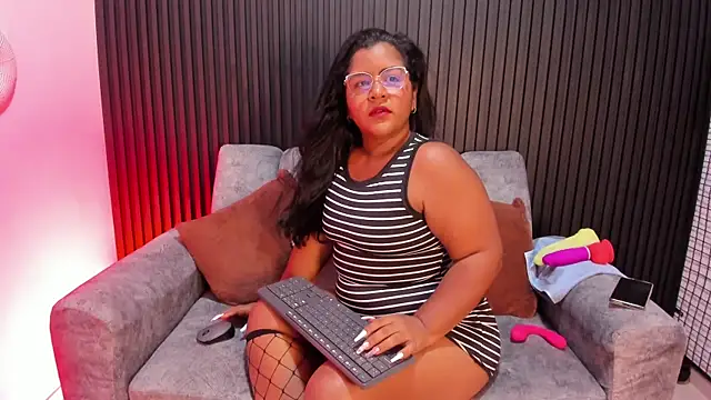Snapshot of Mommy_Big_Ass chatting on 06-16-26, 08:55 Mommy Big Ass online show from 06-16-26, 08:55