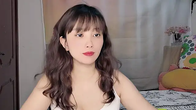 Snapshot of Yesqiko chatting on 06-18-26, 05:41 Yesqiko online show from 06-18-26, 05:41