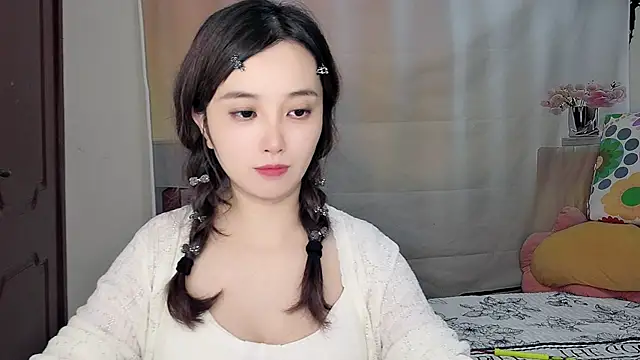 Snapshot of Yesqiko chatting on 06-18-26, 09:14 Yesqiko online show from 06-18-26, 09:14