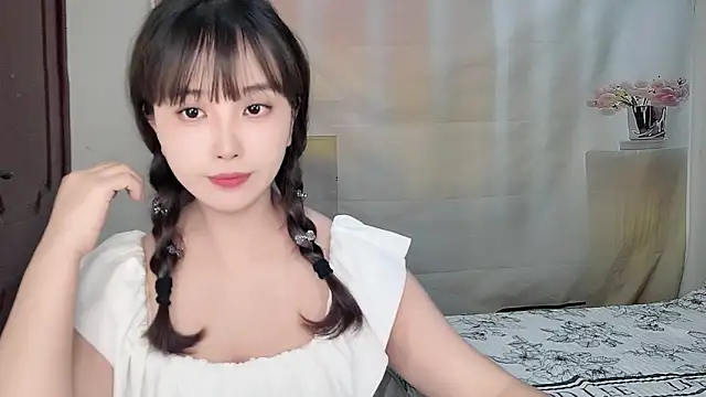 Snapshot of Yesqiko chatting on 06-22-26, 02:14 Yesqiko online show from 06-22-26, 02:14