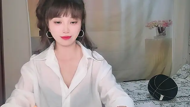 Snapshot of Yesqiko chatting on 06-24-26, 02:49 Yesqiko online show from 06-24-26, 02:49