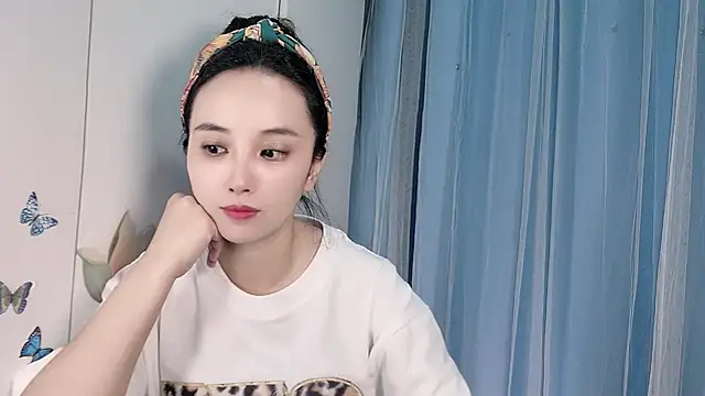 Snapshot of Yesqiko chatting on 06-26-26, 02:43 Yesqiko online show from 06-26-26, 02:43