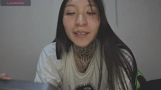 isasaenz  online show from 08-02-26, 06:34