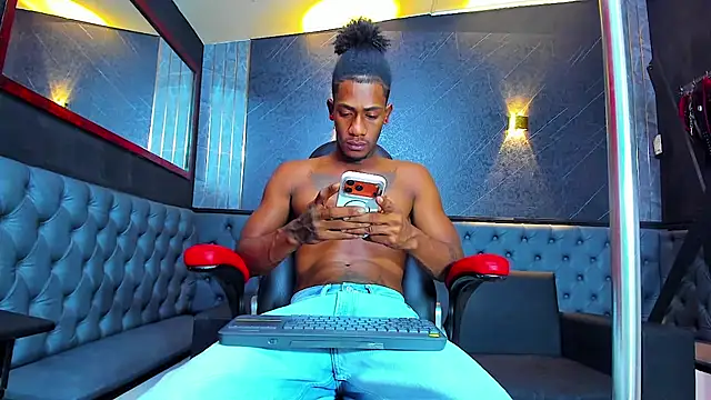 yulian23  online show from 07-18-26, 05:33