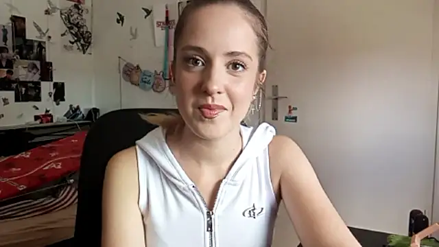Snapshot of petaljig chatting on 06-14-26, 12:40 petaljig online show from 06-14-26, 12:40
