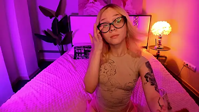 Amely 18 online show from 06-16-26, 04:04