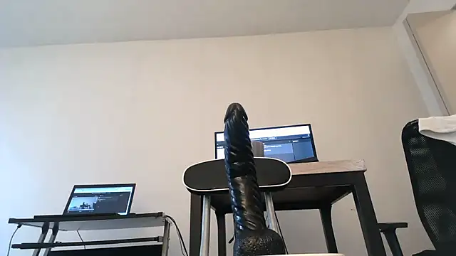 Snapshot of solomon899 chatting on 06-14-26, 11:51 solomon899 online show from 06-14-26, 11:51
