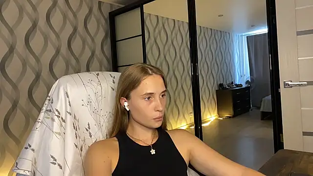 Snapshot of Miss_Luna_meow chatting on 07-17-26, 03:50 Miss Luna meow online show from 07-17-26, 03:50
