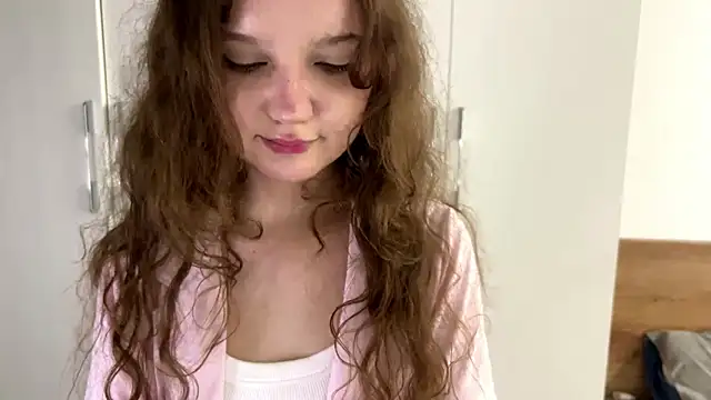 Snapshot of Ela_Wish chatting on 06-27-26, 07:30 Ela Wish online show from 06-27-26, 07:30
