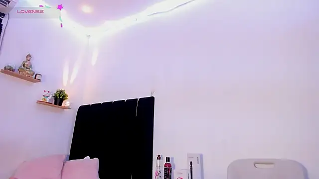 hellokitty900 online show from 07-19-26, 12:42