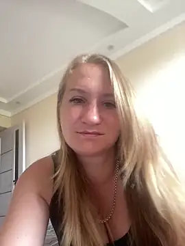 Snapshot of Emilia_ki chatting on 06-22-26, 10:45 Emilia ki online show from 06-22-26, 10:45