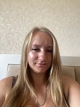 Snapshot of Emilia_ki chatting on 06-24-26, 01:10 Emilia ki online show from 06-24-26, 01:10