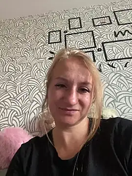 Snapshot of Emilia_ki chatting on 07-20-26, 01:13 Emilia ki online show from 07-20-26, 01:13