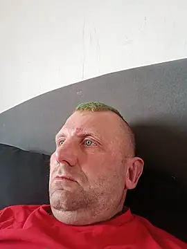 Snapshot of BigMyDyg chatting on 06-17-26, 09:23 BigMyDyg online show from 06-17-26, 09:23