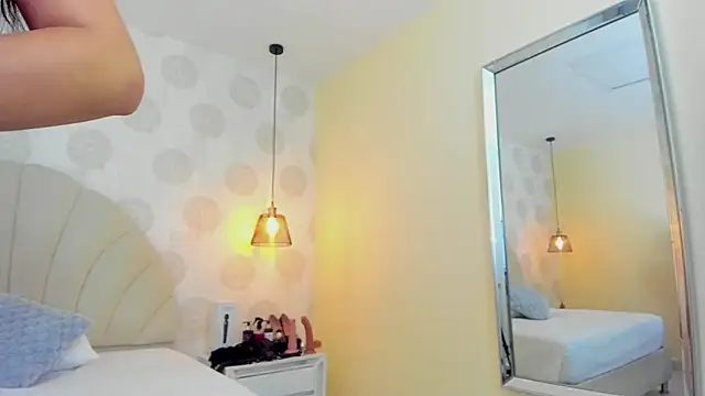 MILA FERRER1 online show from 06-19-26, 12:42