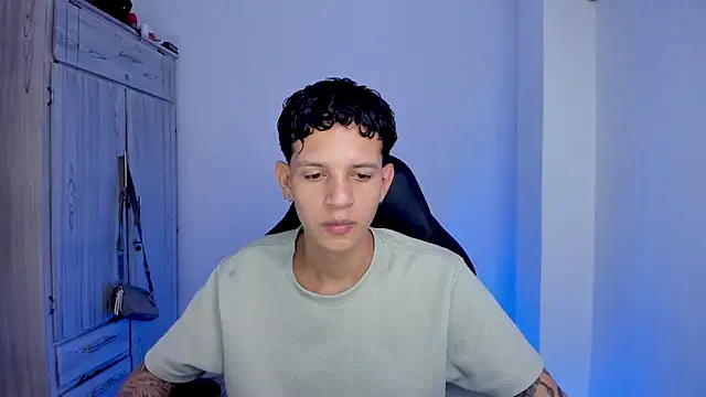 tylerrnova online show from 08-04-26, 03:21