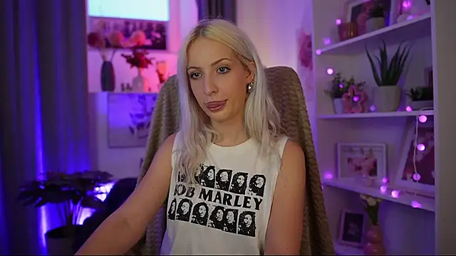 Lucy Cutie  online show from 07-22-26, 06:11
