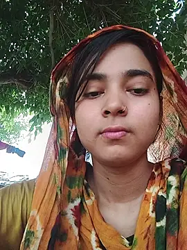Snapshot of Simran_143 chatting on 07-15-26, 04:18 Simran 143 online show from 07-15-26, 04:18