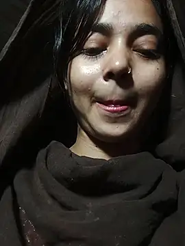 Snapshot of Simran_143 chatting on 07-31-26, 03:00 Simran 143 online show from 07-31-26, 03:00