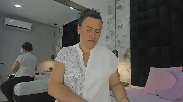 CharlotteG  online show from 07-04-26, 01:06