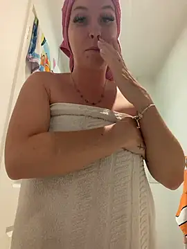 Snapshot of Coleyy_xx chatting on 07-26-26, 07:32 Coleyy xx online show from 07-26-26, 07:32